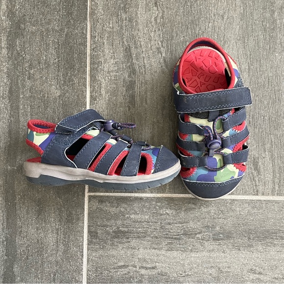 Land’s send Boys Sandals size 9 EUC - Picture 2 of 4